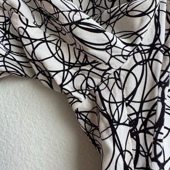 Diane Von Furstenberg 100% Silk Abstract Office Career Wear Pants Size 2 XS - Picture 4 of 8